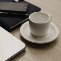 MOMENTO, Cappuccinotasse und Untertasse aus Porzellan, 150 ml, Weiss