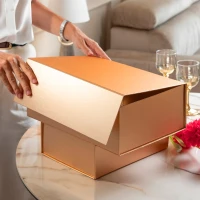 CLARA, self-folding gift box with magnet, gold rose