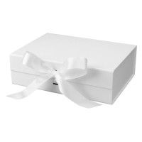 GRACE, self-folding gift box with magnet, white