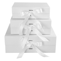 GRACE, self-folding gift box with magnet, white