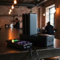 REVOLUTION, magnetic power station 4 x 10.000 mah, 65w, black